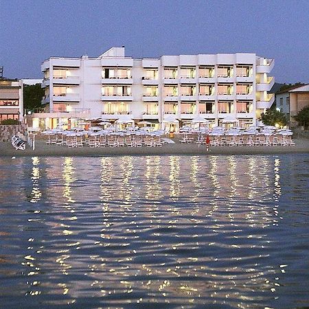 Hotel Sabbia D'Oro Сан-Винченцо Экстерьер фото
