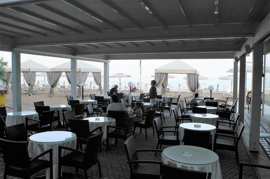 Hotel Sabbia D'Oro Сан-Винченцо Экстерьер фото