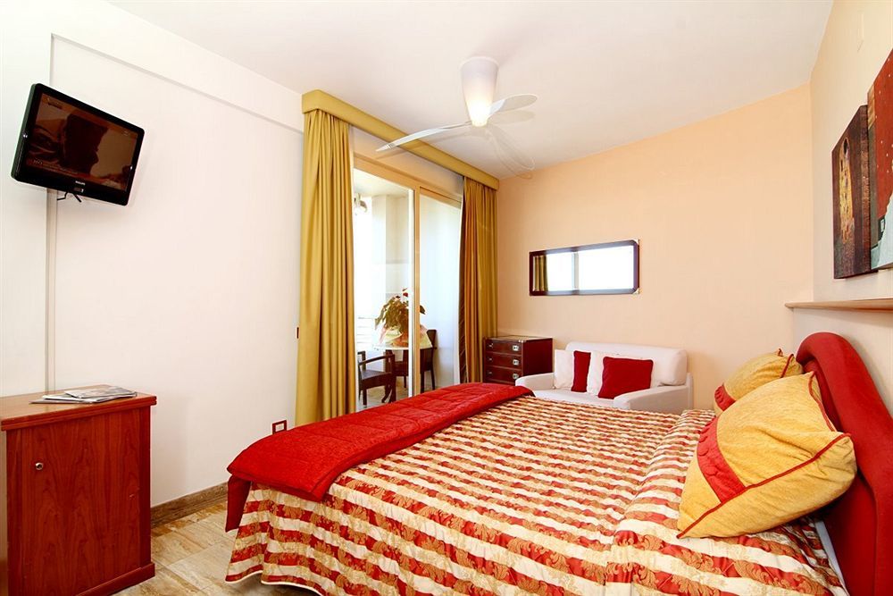 Hotel Sabbia D'Oro Сан-Винченцо Экстерьер фото