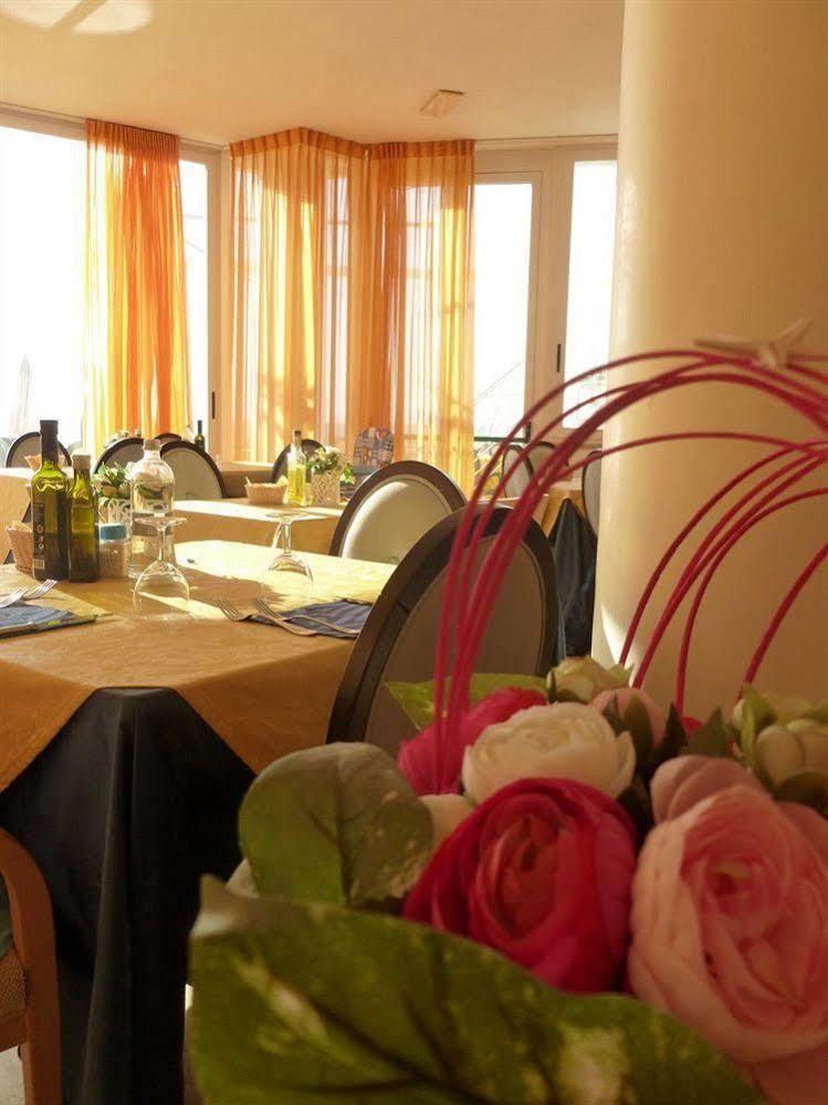 Hotel Sabbia D'Oro Сан-Винченцо Экстерьер фото