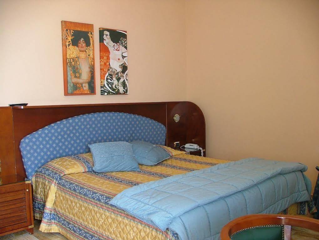 Hotel Sabbia D'Oro Сан-Винченцо Экстерьер фото