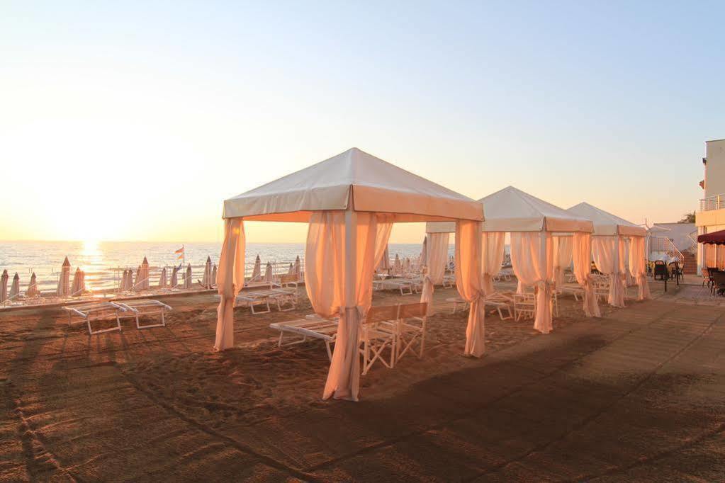 Hotel Sabbia D'Oro Сан-Винченцо Экстерьер фото