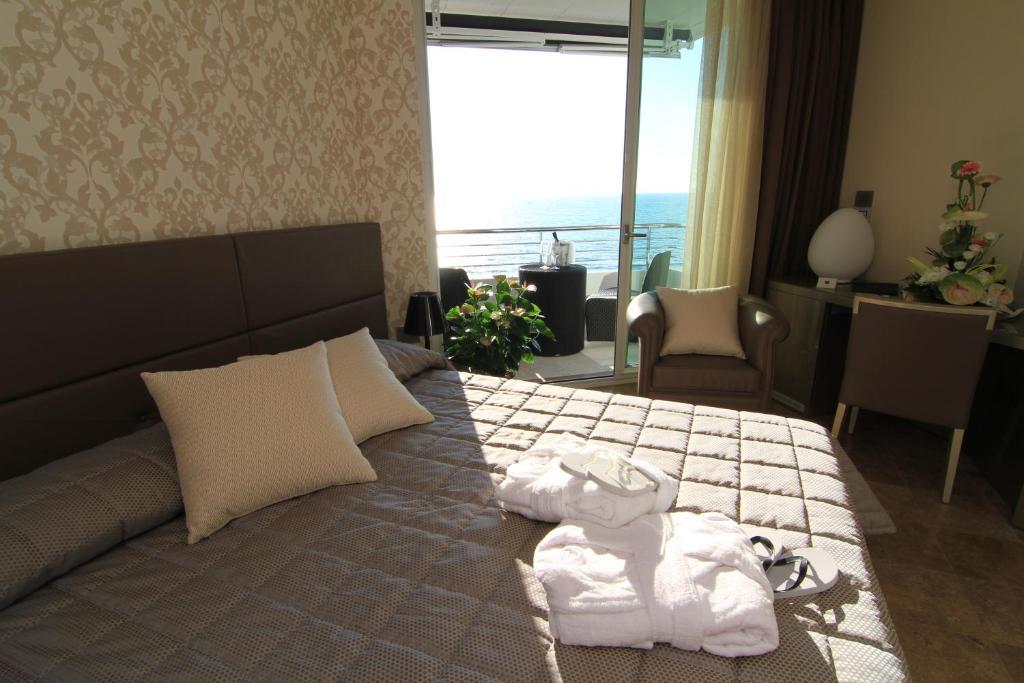 Hotel Sabbia D'Oro Сан-Винченцо Экстерьер фото
